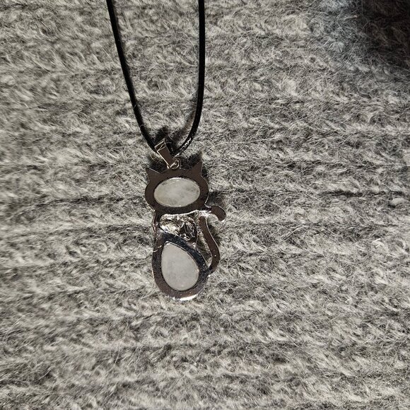 COPY - NWOT, white quartz gemstone cat pendant, silver plate, artisan, unisex - Picture 2 of 4